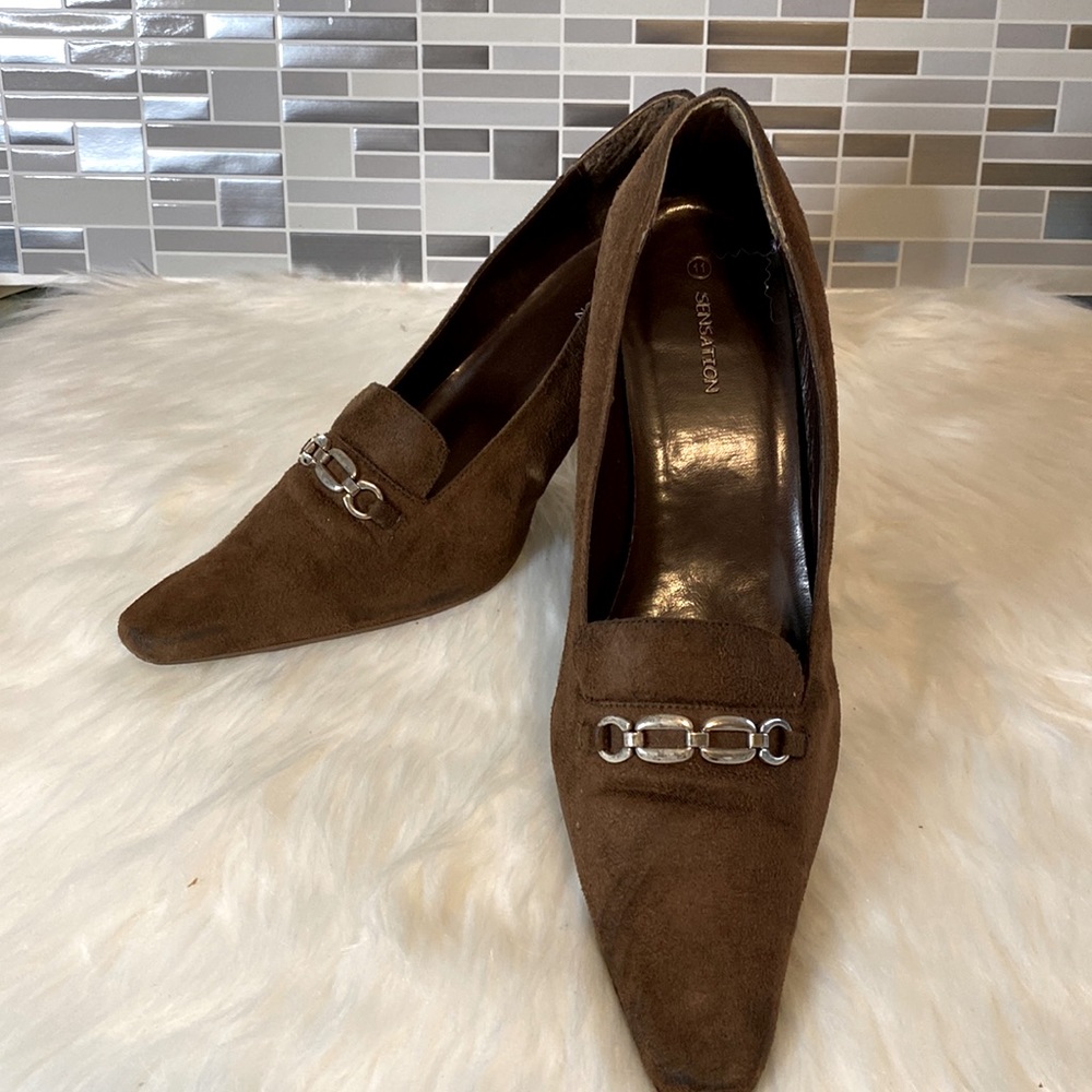 Size 11 brown 3” heel, suade